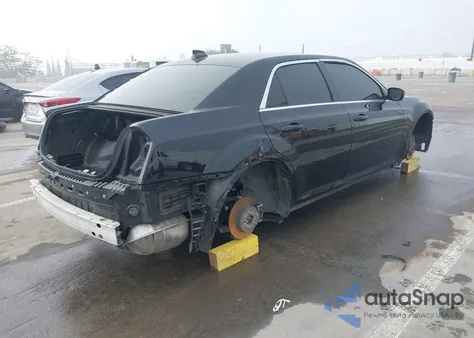 2018 Chrysler 300 Touring L z USA, uszkodzony, nr VIN 2C3CCAAG8JH203807